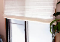 プレーンシェードで窓辺をすっきり演出