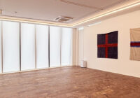 空間に溶け込む、洗練されたロールスクリーン【Ceysson & Bénétière 東京ギャラリー様】